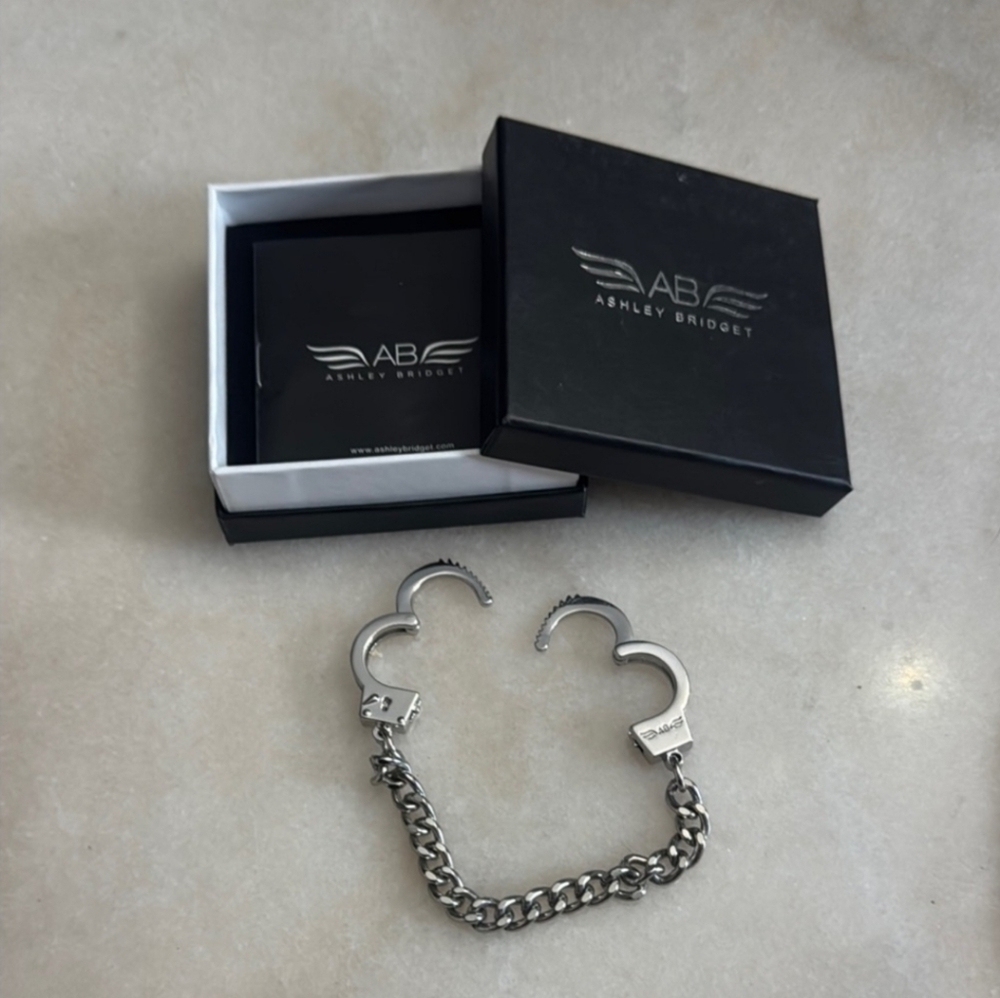 Ashley bridget handcuff bracelet silver